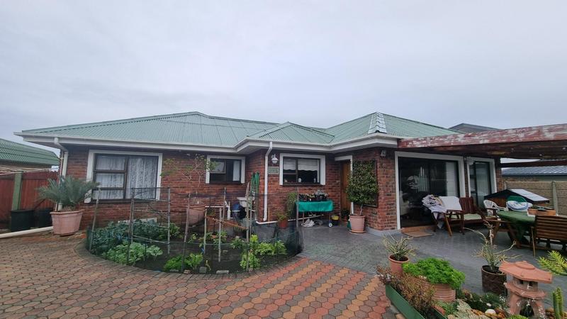 3 Bedroom Property for Sale in Outeniqua Strand Western Cape